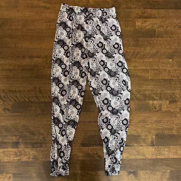 3 for $20 - Black and White Patterned Carrot Pants with String - Picture 5 of 5